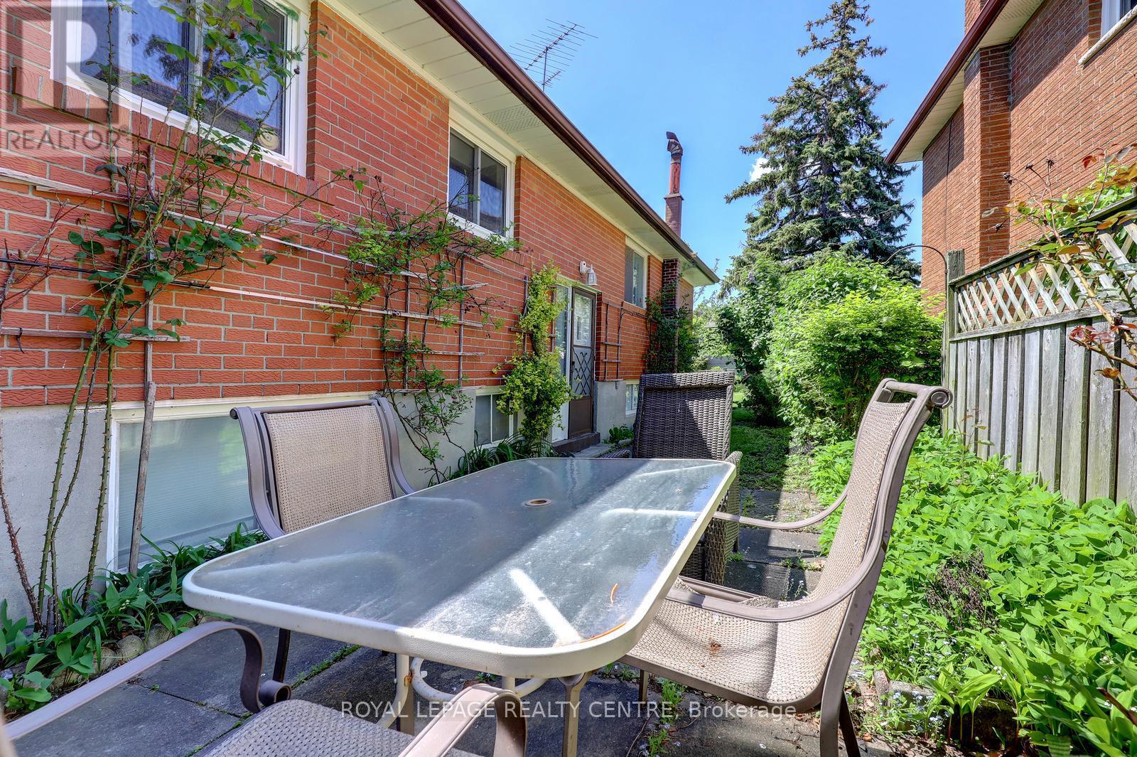 1278 Shamir Crescent, Mississauga, Ontario  L5C 1L1 - Photo 40 - W13625776