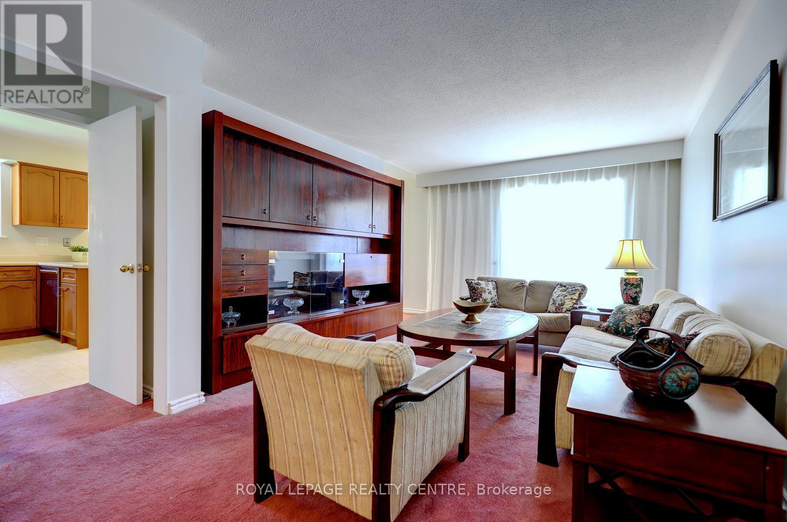 1278 Shamir Crescent, Mississauga, Ontario  L5C 1L1 - Photo 9 - W13625776