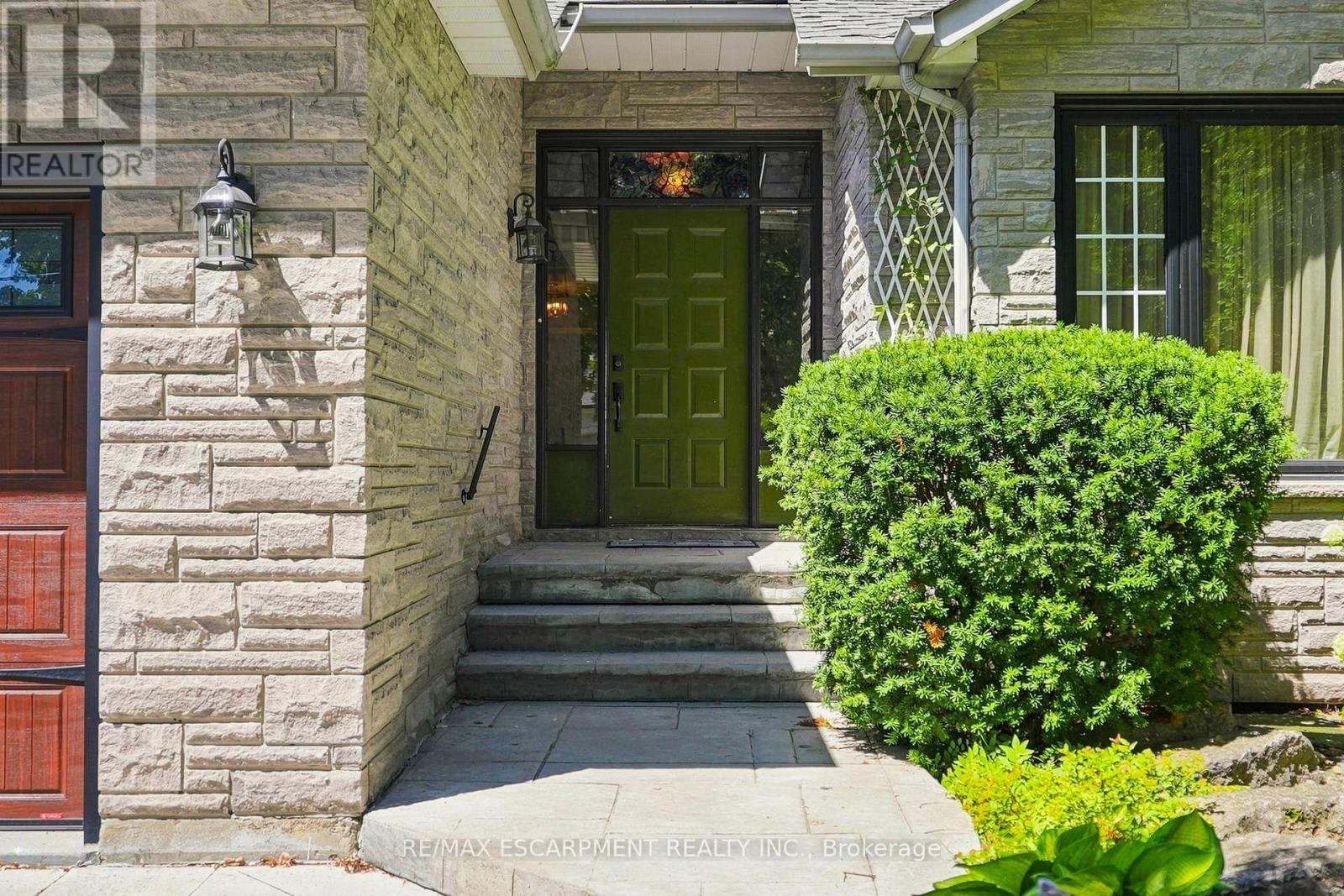121 First Road W, Hamilton, Ontario  L8J 2S6 - Photo 3 - X13625642
