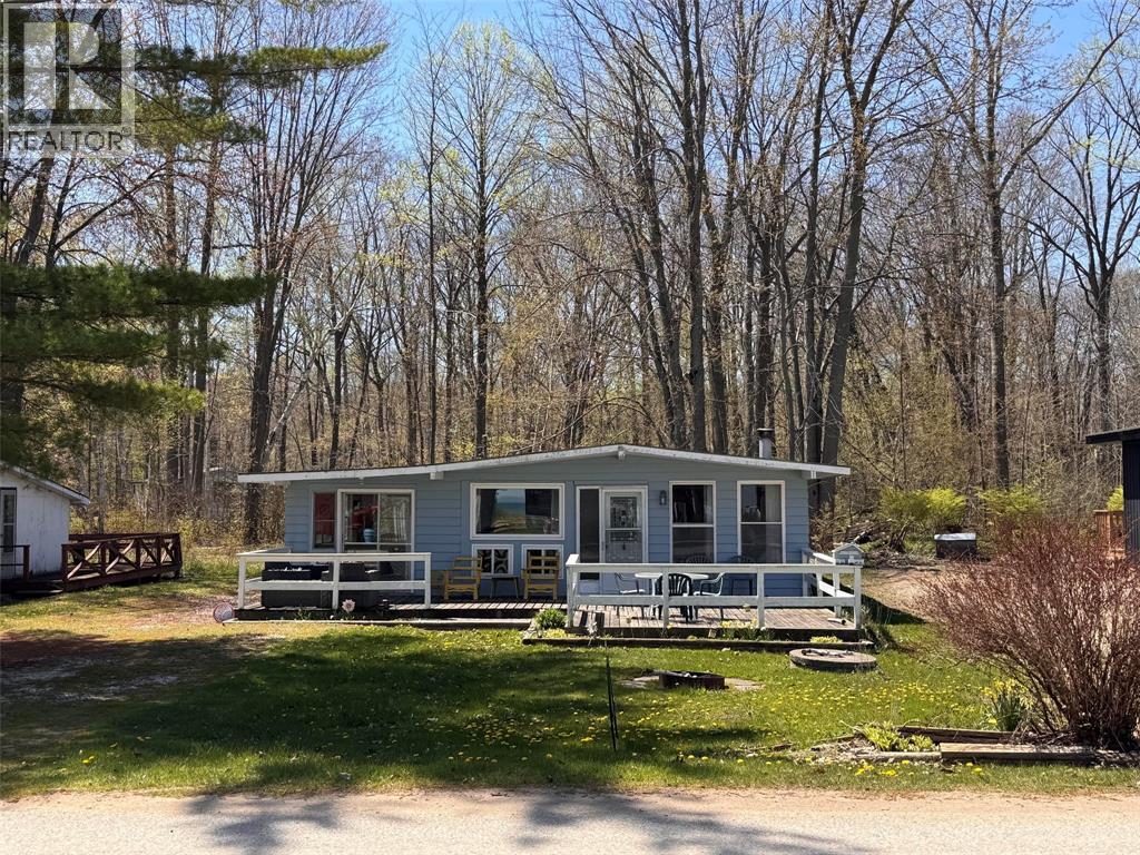 9924 LAKE ROAD Lambton Shores Ontario Canada N0N1J1 2