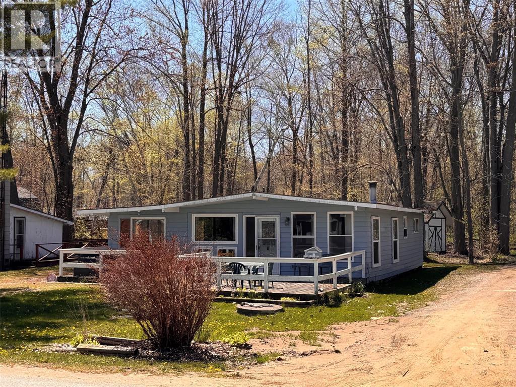 9924 LAKE ROAD Lambton Shores Ontario Canada N0N1J1 4