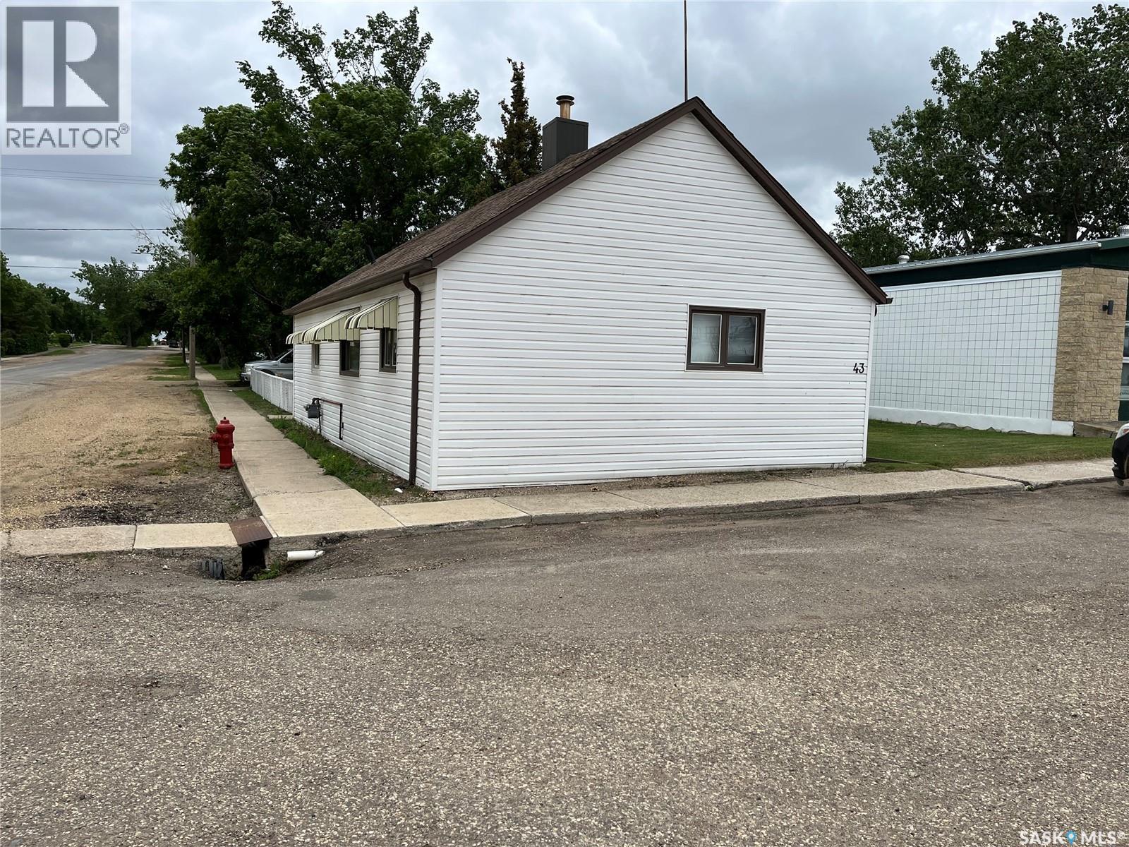 43 2nd Avenue E, Lafleche, Saskatchewan S0H 2K0 - Photo 2 - SK044116