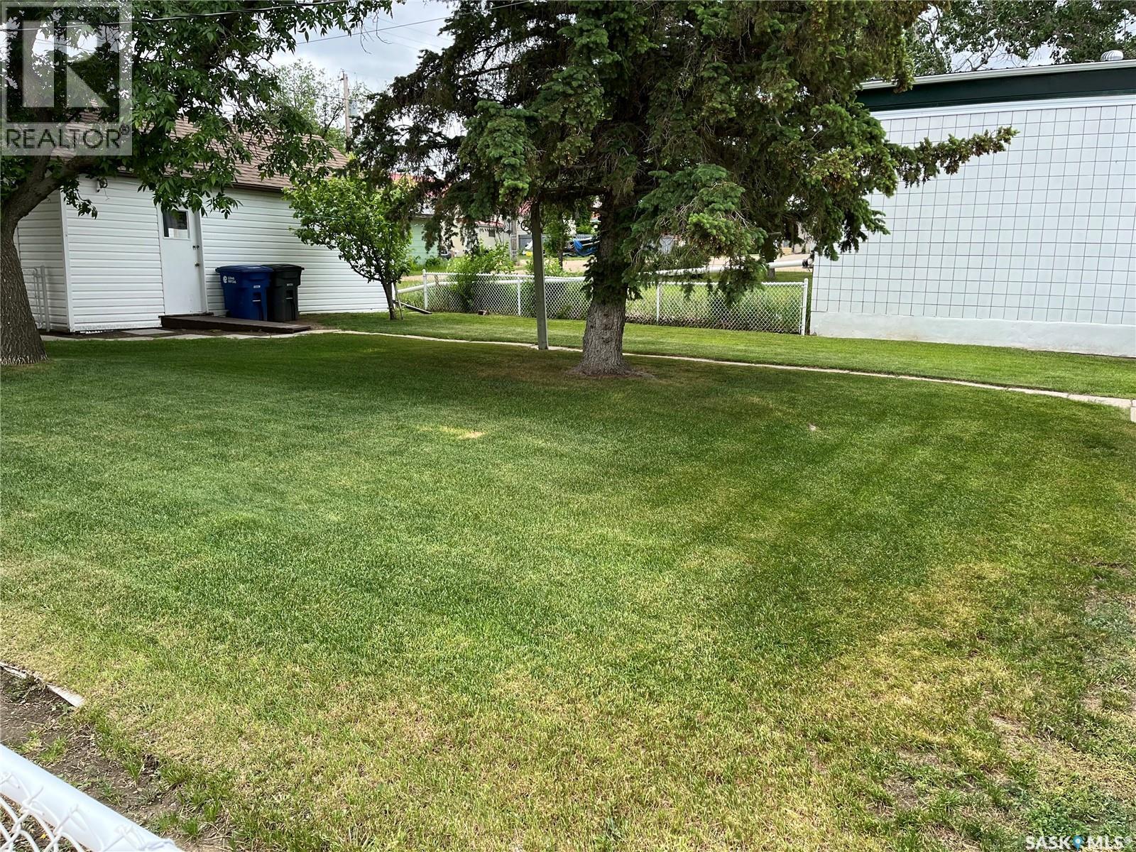 43 2nd Avenue E, Lafleche, Saskatchewan S0H 2K0 - Photo 3 - SK044116