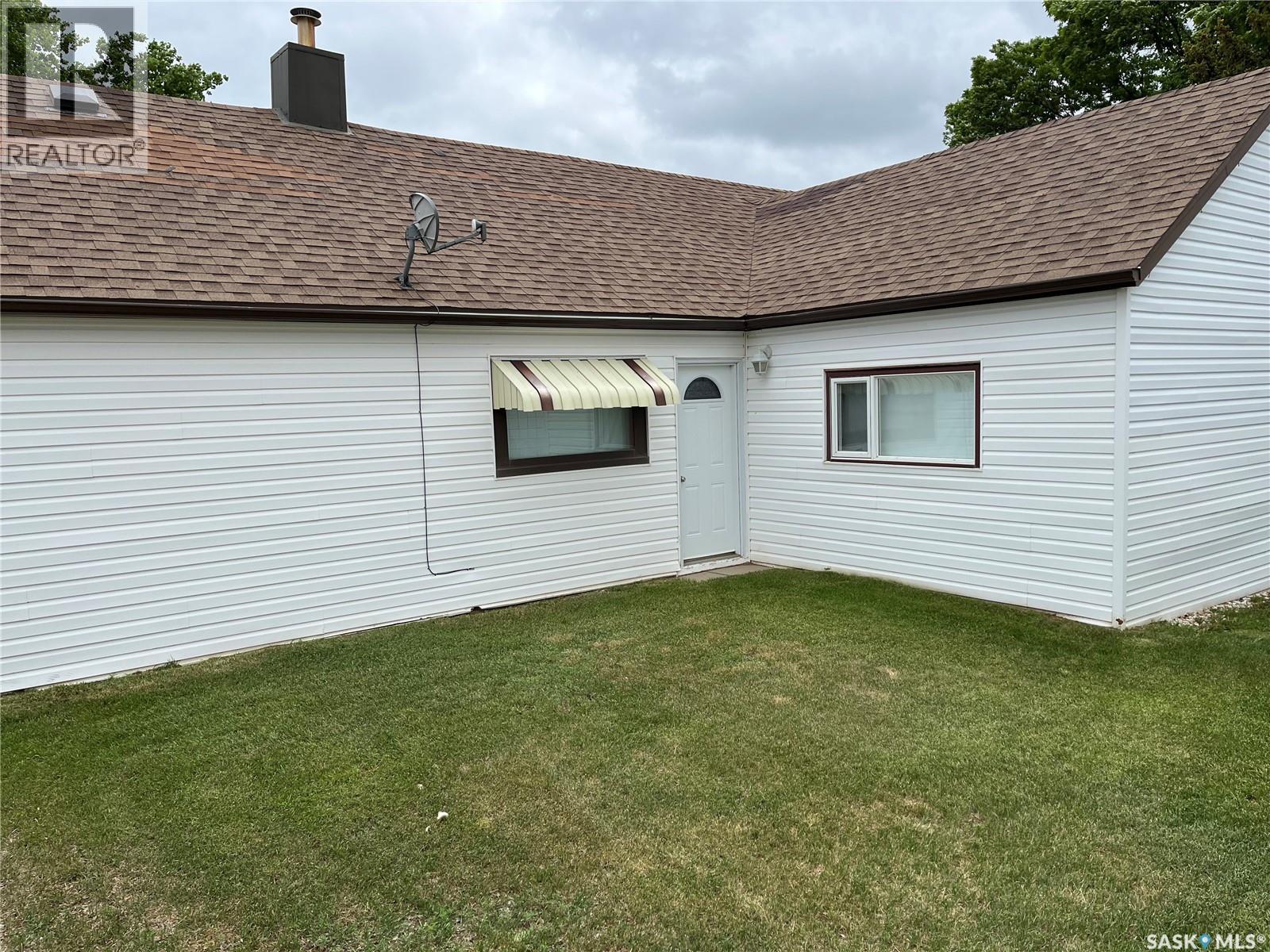 43 2nd Avenue E, Lafleche, Saskatchewan S0H 2K0 - Photo 4 - SK044116
