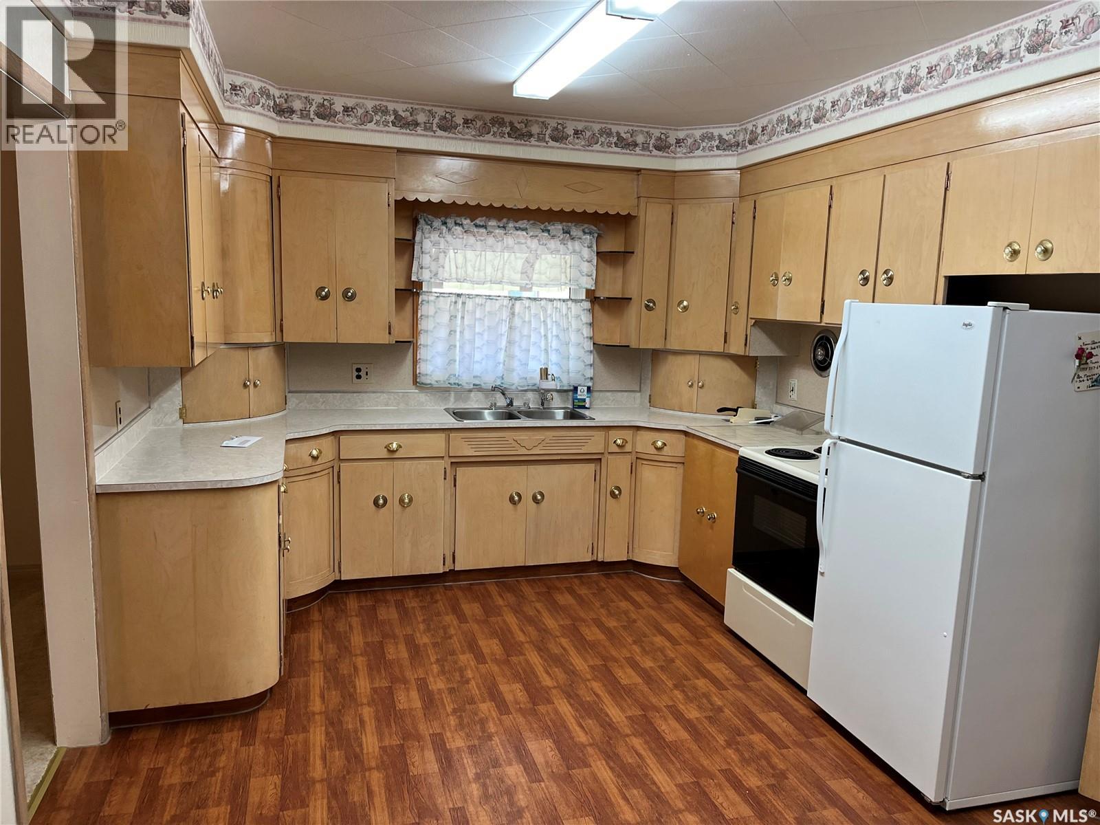 43 2nd Avenue E, Lafleche, Saskatchewan S0H 2K0 - Photo 9 - SK044116