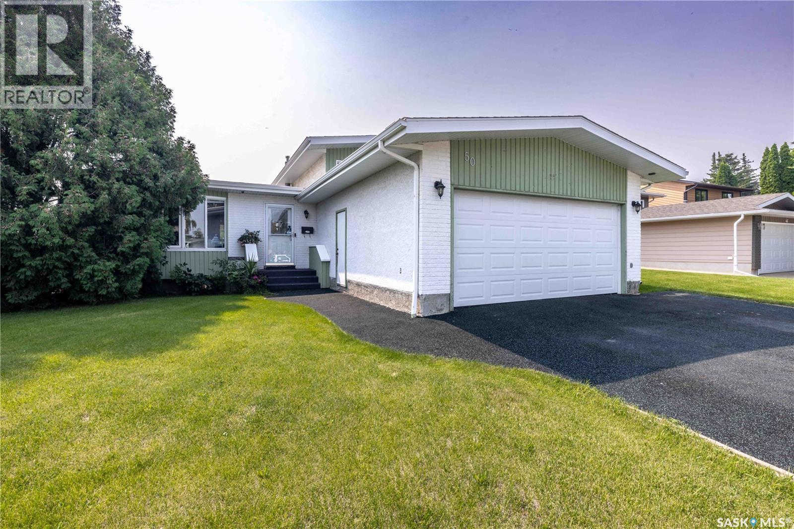50 MANITOU COURT, Saskatoon, Saskatchewan