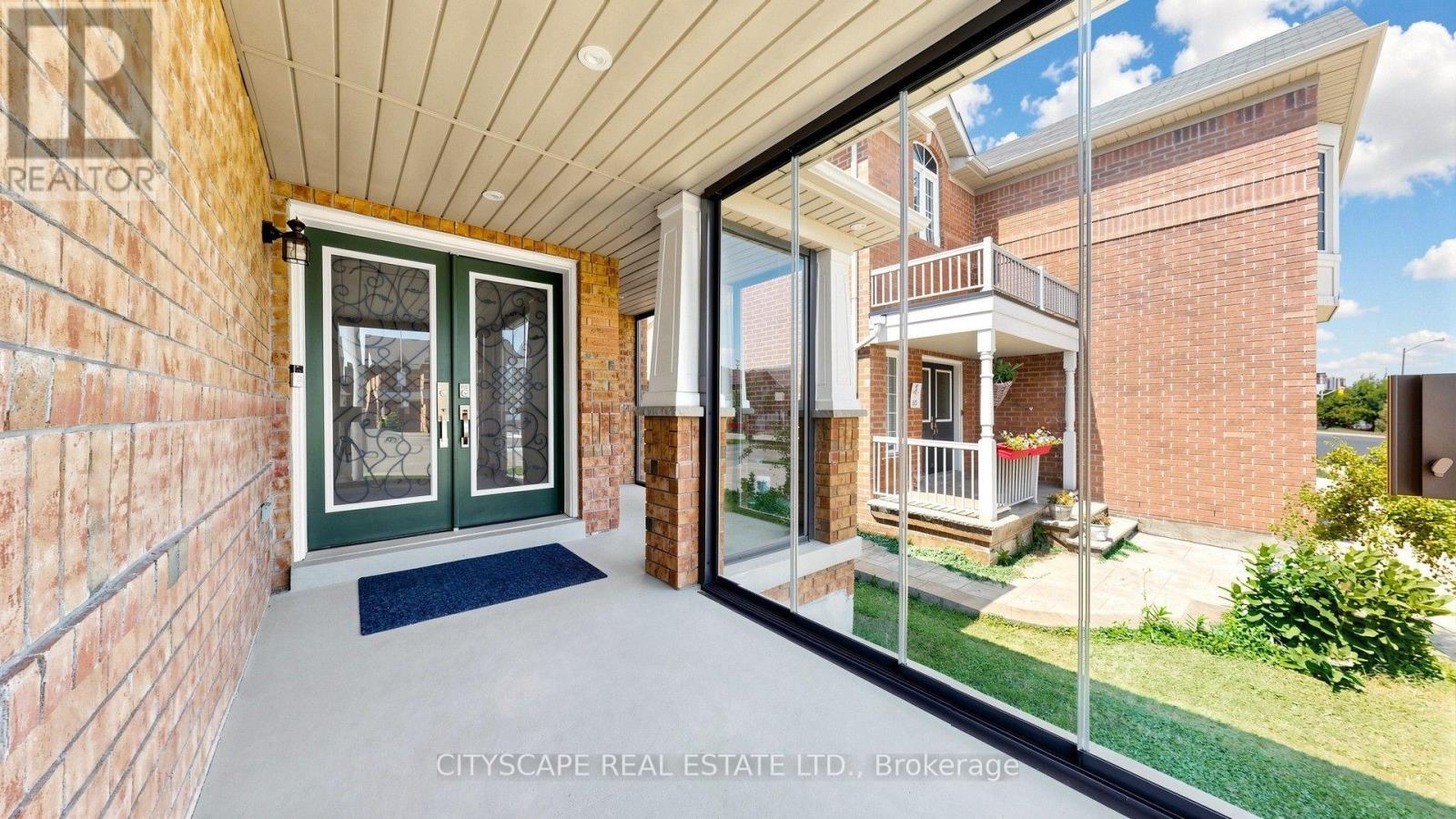 769 White Clover Way, Mississauga, Ontario  L5V 0C2 - Photo 3 - W13625690