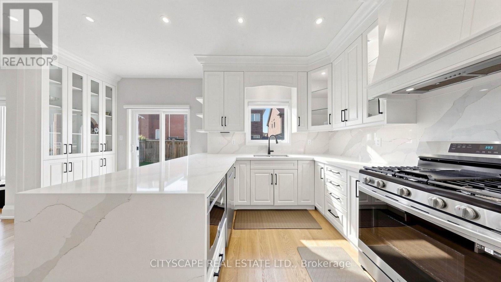 769 White Clover Way, Mississauga, Ontario  L5V 0C2 - Photo 8 - W13625690