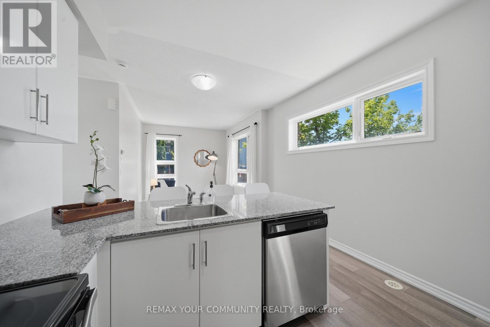 2 - 90 Caledonia Park Road, Toronto, Ontario  M6H 0B1 - Photo 13 - W13625688