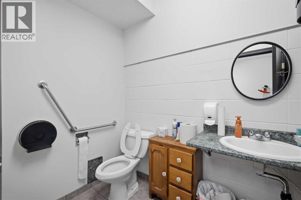 9-10, 7719 Edgar Industrial Drive, Red Deer, Alberta  T4P 3R2 - Photo 8 - A2333552