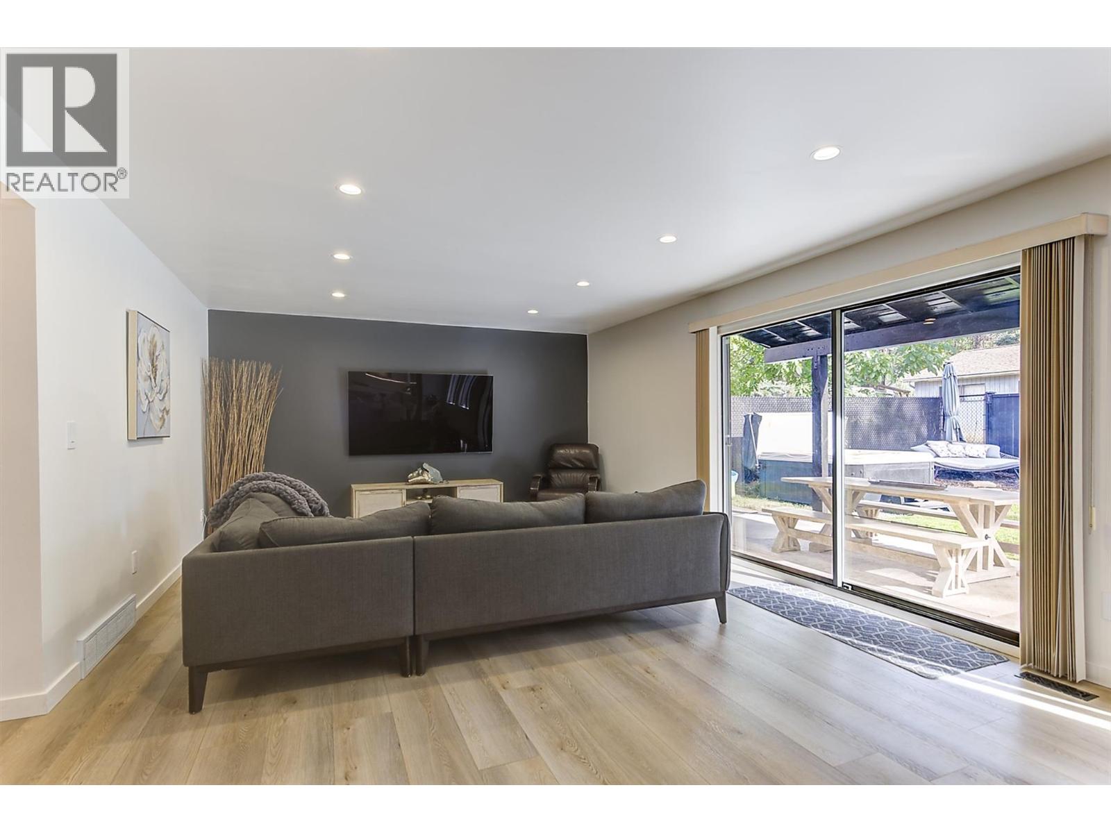 687 Barnaby Road, Kelowna, British Columbia  V1W 4N8 - Photo 21 - 10396384