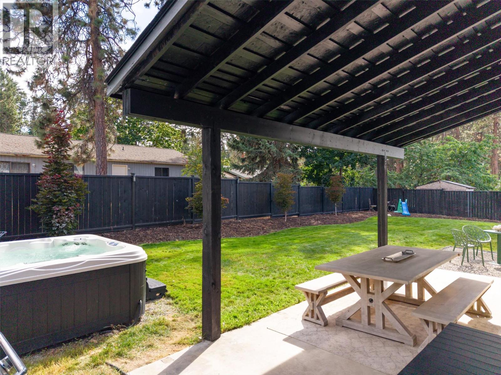 687 Barnaby Road, Kelowna, British Columbia  V1W 4N8 - Photo 24 - 10396384