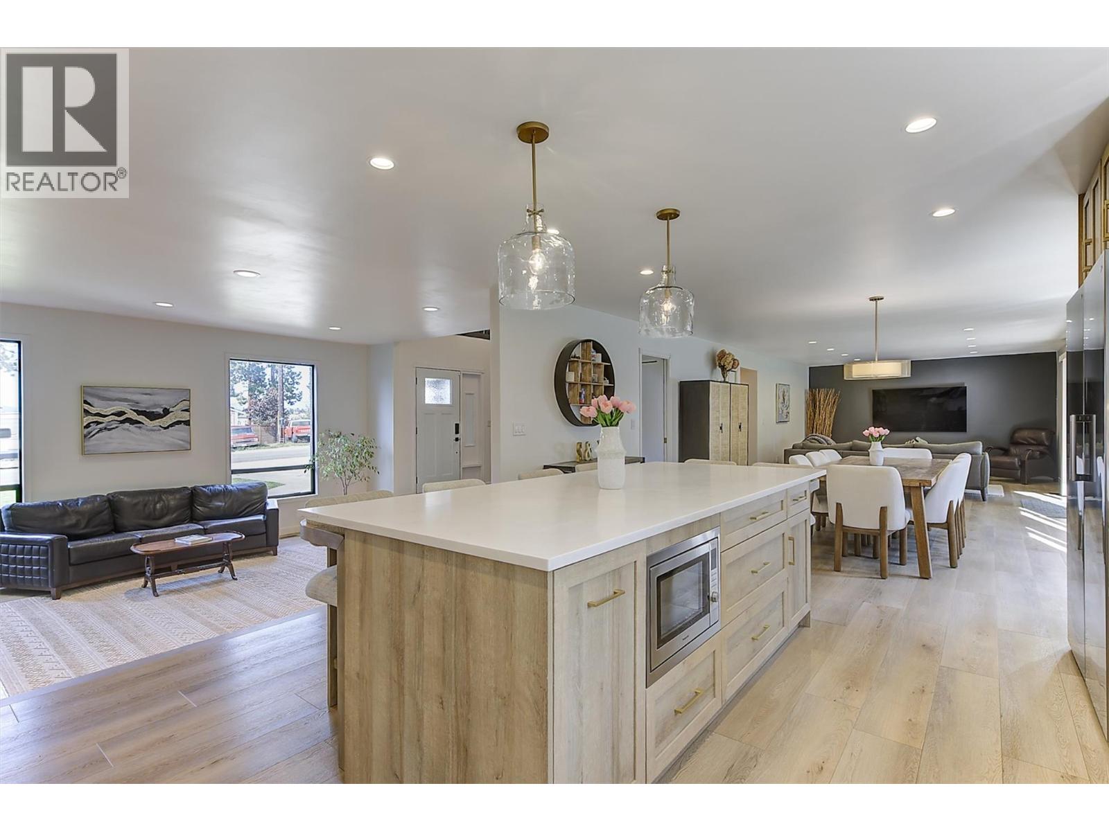 687 Barnaby Road, Kelowna, British Columbia  V1W 4N8 - Photo 15 - 10396384