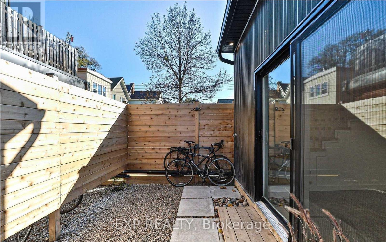C - 452 Montrose Avenue, Toronto, Ontario  M6G 3H1 - Photo 3 - C13625890