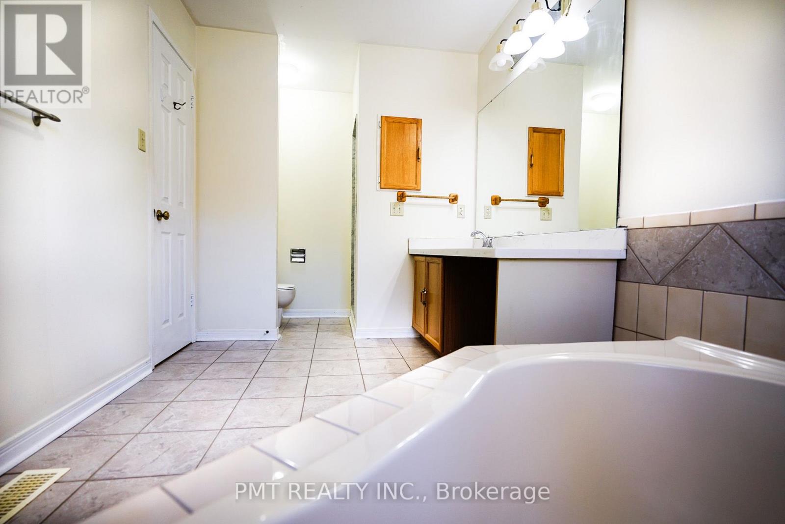 Main - 26 Dartmoor Drive, Toronto, Ontario  M1E 5B2 - Photo 14 - E13625884