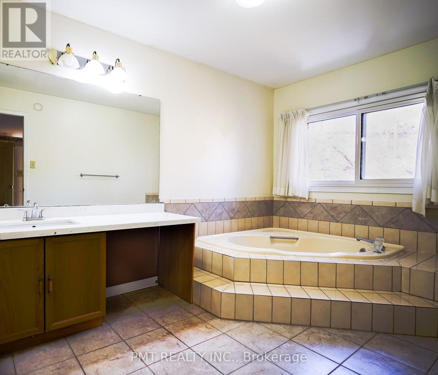 Main - 26 Dartmoor Drive, Toronto, Ontario  M1E 5B2 - Photo 15 - E13625884