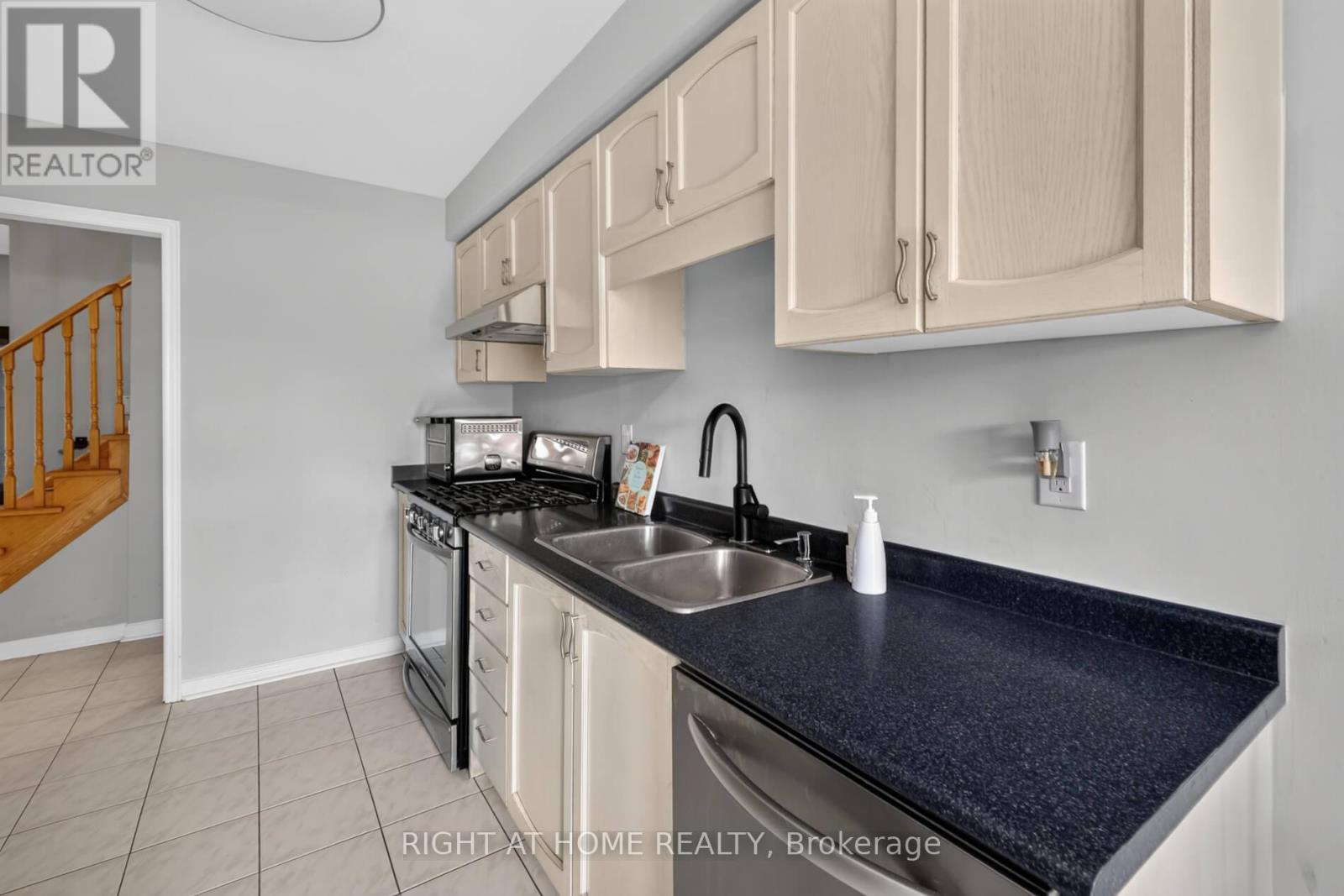 10 Lento Court, Vaughan, Ontario  L4L 8Y9 - Photo 19 - N13625866