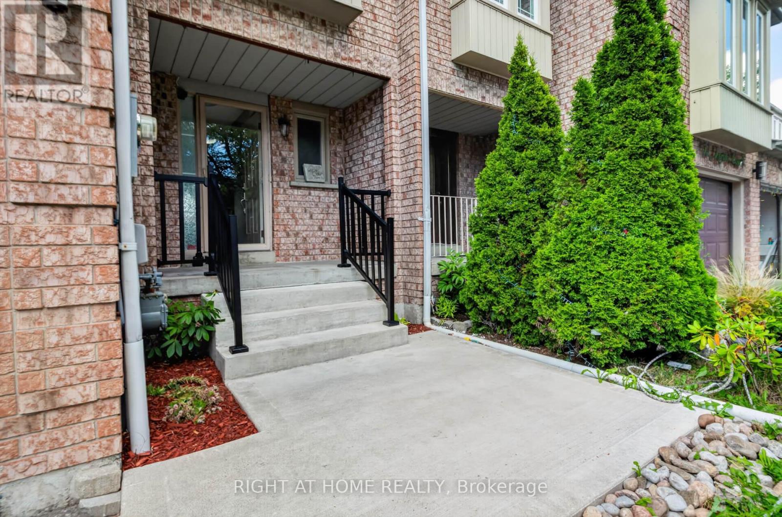 10 Lento Court, Vaughan, Ontario  L4L 8Y9 - Photo 3 - N13625866