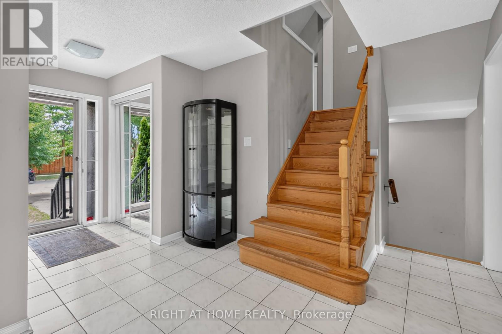 10 Lento Court, Vaughan, Ontario  L4L 8Y9 - Photo 5 - N13625866