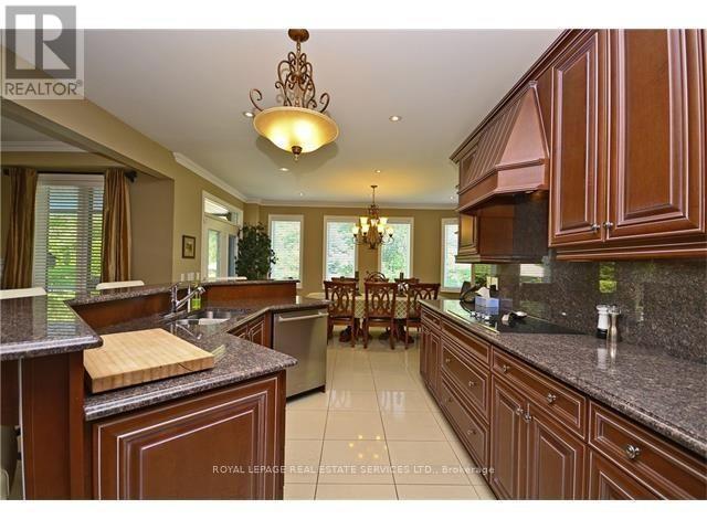 2271 Lyndhurst Drive, Oakville, Ontario  L6H 7V5 - Photo 10 - W13625840