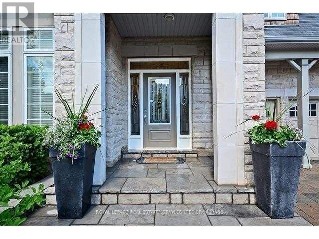 2271 Lyndhurst Drive, Oakville, Ontario  L6H 7V5 - Photo 2 - W13625840