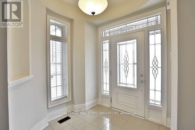 2271 Lyndhurst Drive, Oakville, Ontario  L6H 7V5 - Photo 3 - W13625840