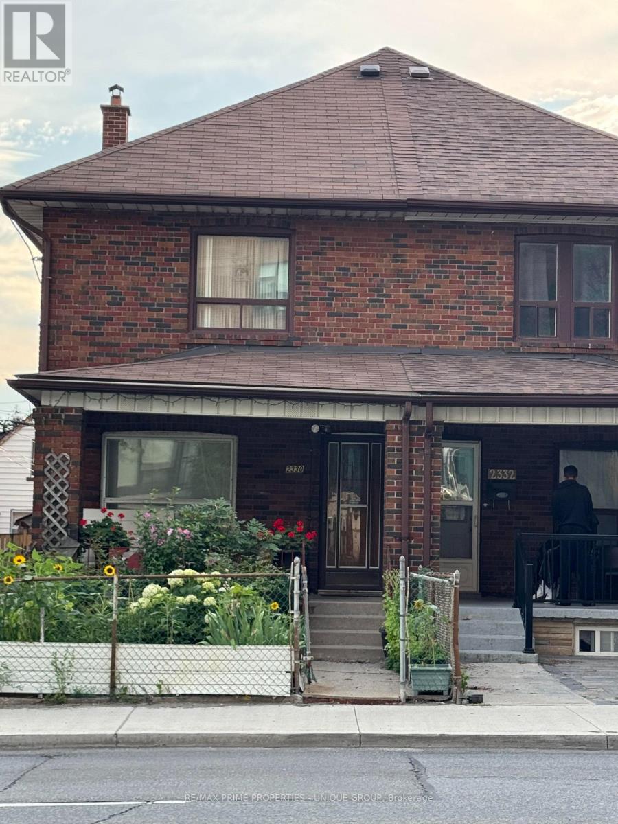 <div class="slider-price">$1,200,000</div><p>2330 Dufferin Street, Toronto, Ontario</p>