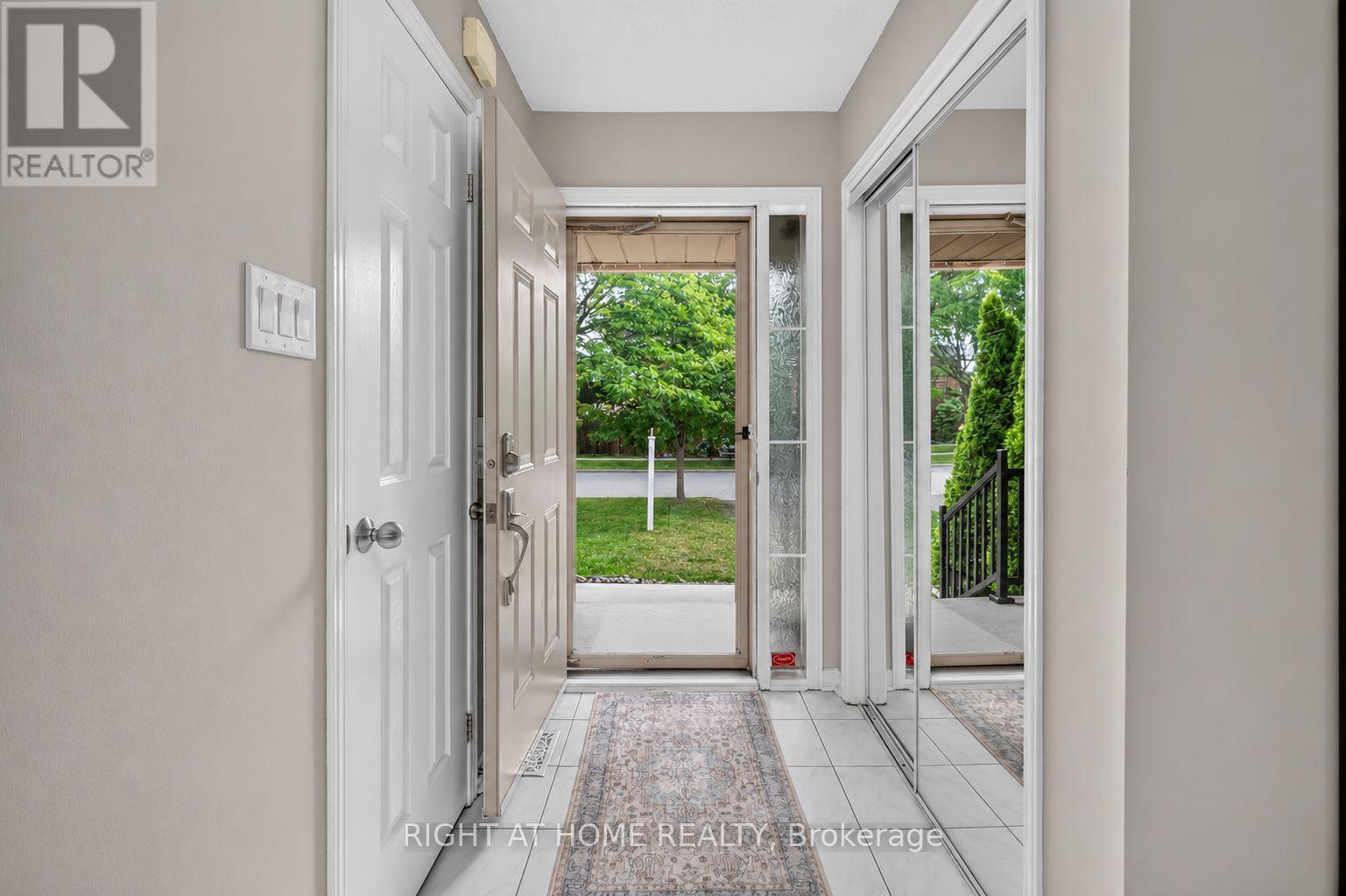 10 Lento Court, Vaughan, Ontario  L4L 8Y9 - Photo 4 - N13625866