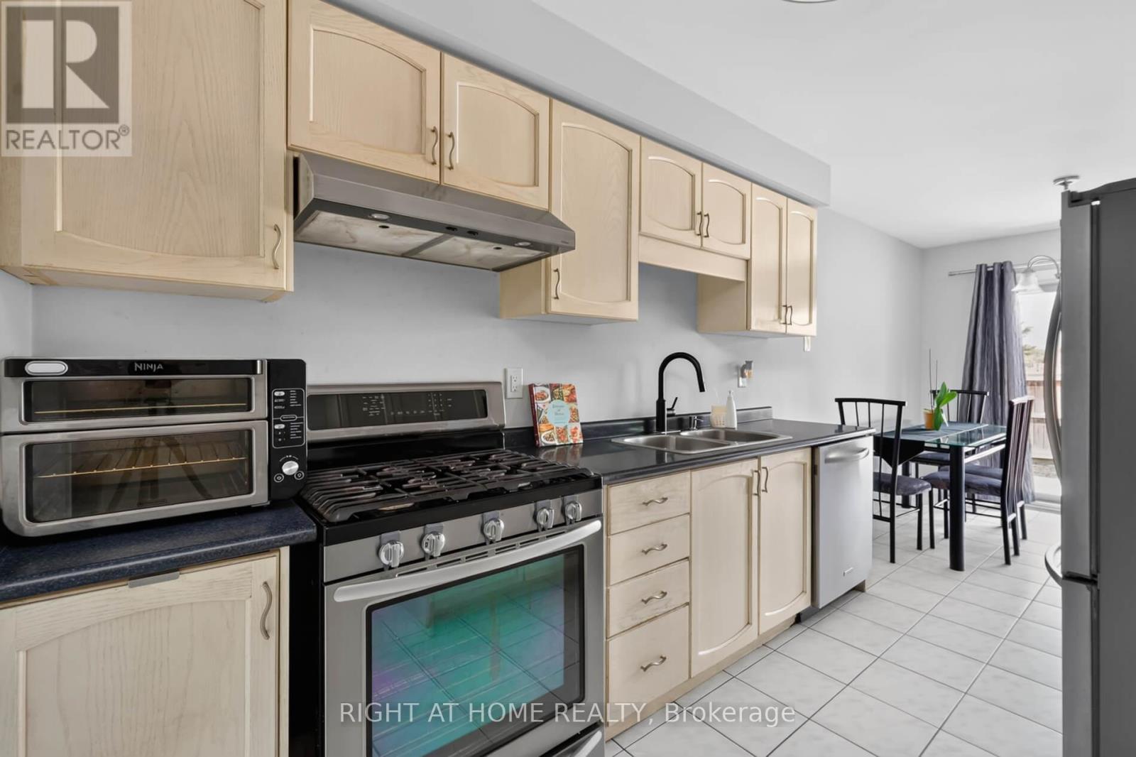 10 Lento Court, Vaughan, Ontario  L4L 8Y9 - Photo 16 - N13625866
