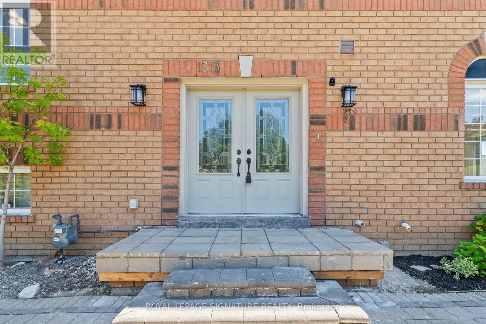 1313 Inuit Trail, Mississauga, Ontario  L5N 7R4 - Photo 4 - W13625332