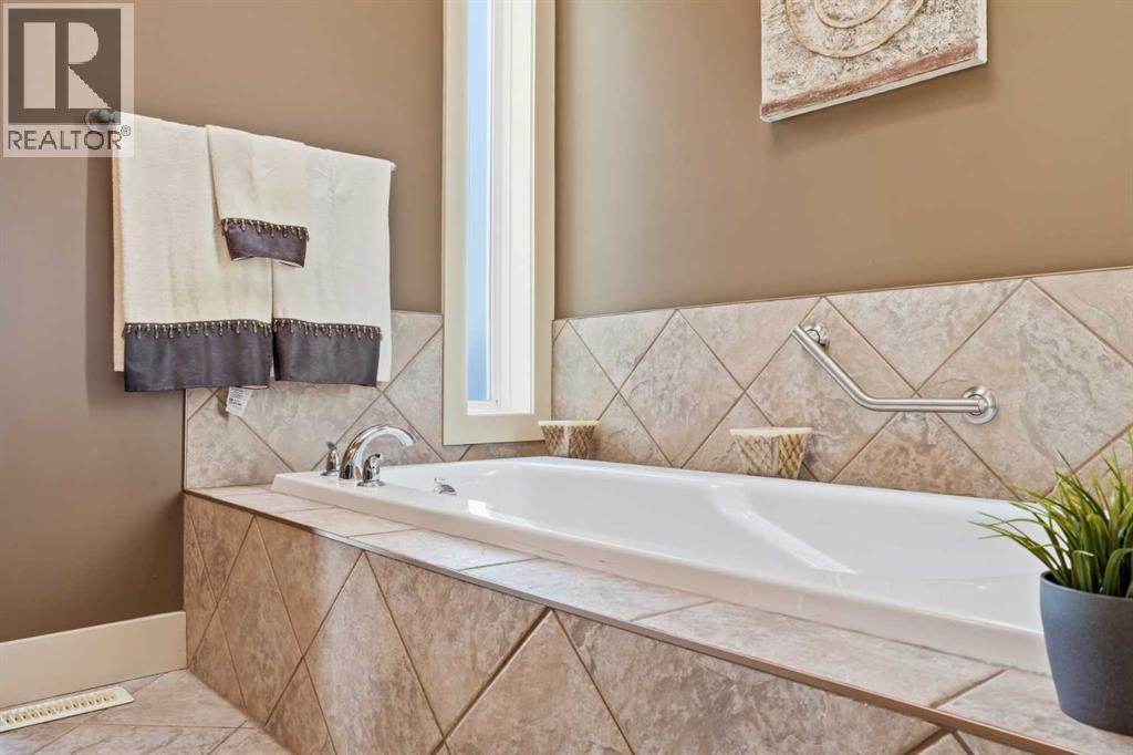 87 Royal Ridge Terrace NW, Calgary, Alberta  T3G 5Z1 - Photo 26 - A2332504