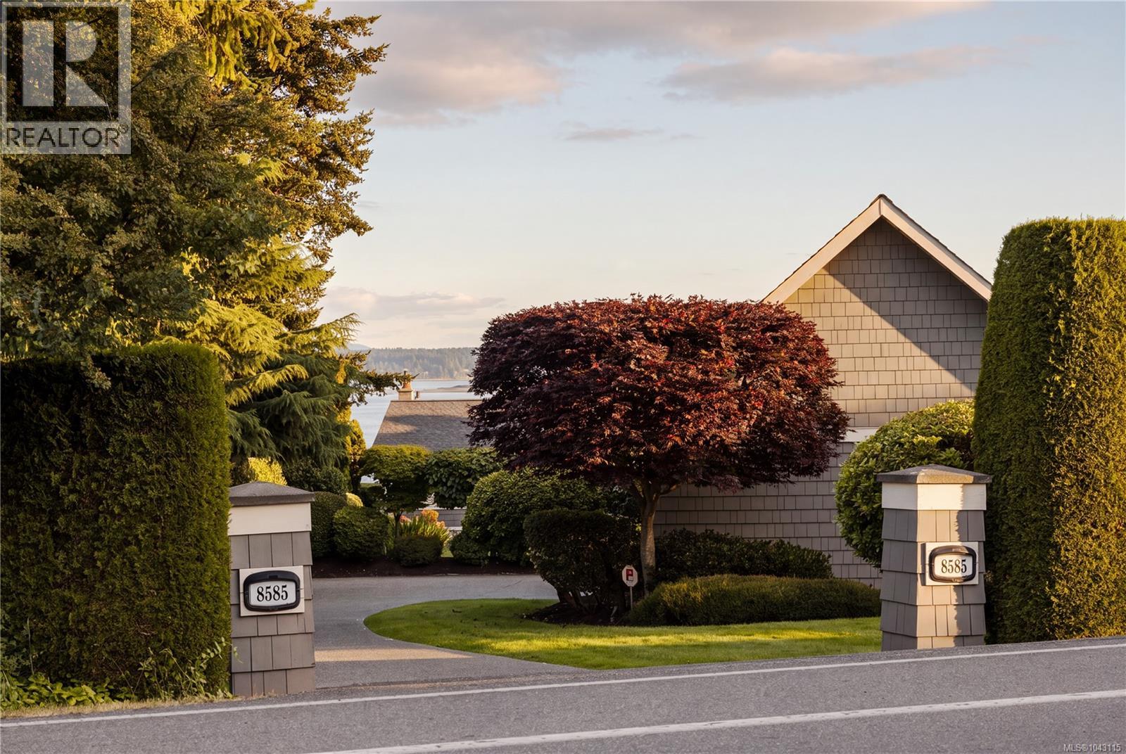 8585 Lochside Dr, North Saanich, British Columbia  V8L 1M5 - Photo 8 - 1043115