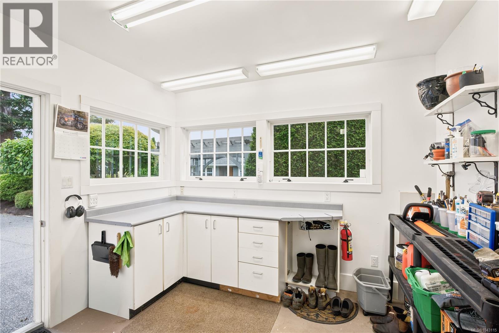 8585 Lochside Dr, North Saanich, British Columbia  V8L 1M5 - Photo 45 - 1043115