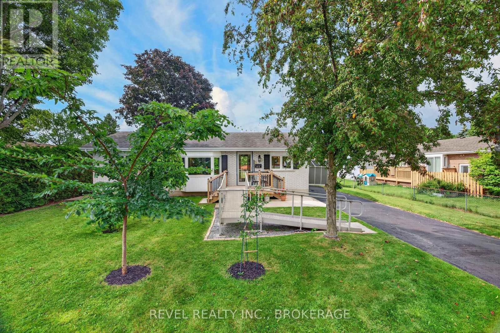 813 Camberley Crescent, Kingston, Ontario  K7M 4C6 - Photo 1 - X13626108
