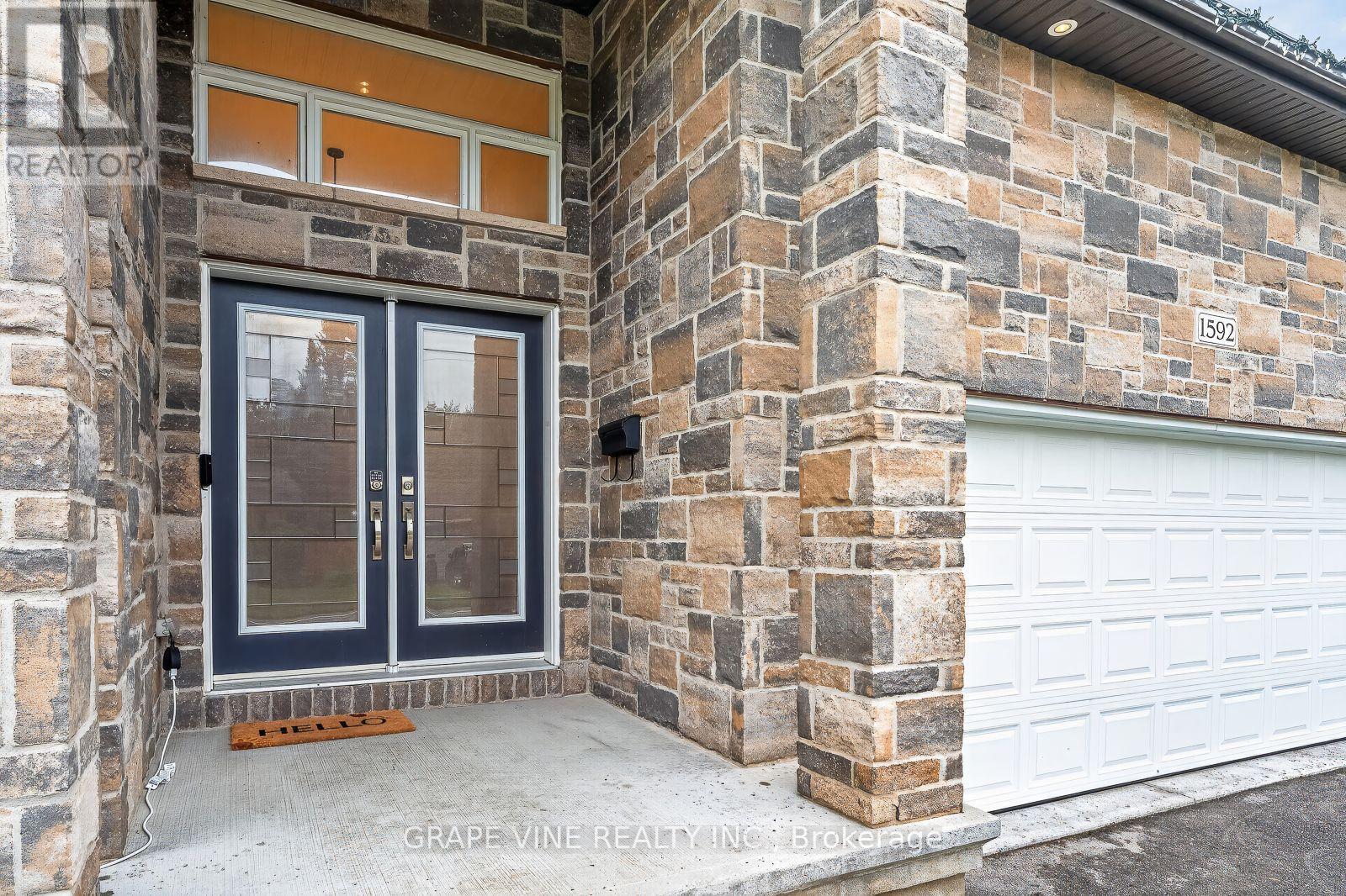 1592 Rosebella Avenue, Ottawa, Ontario K1T 1G1 - Photo 3 - X13625976