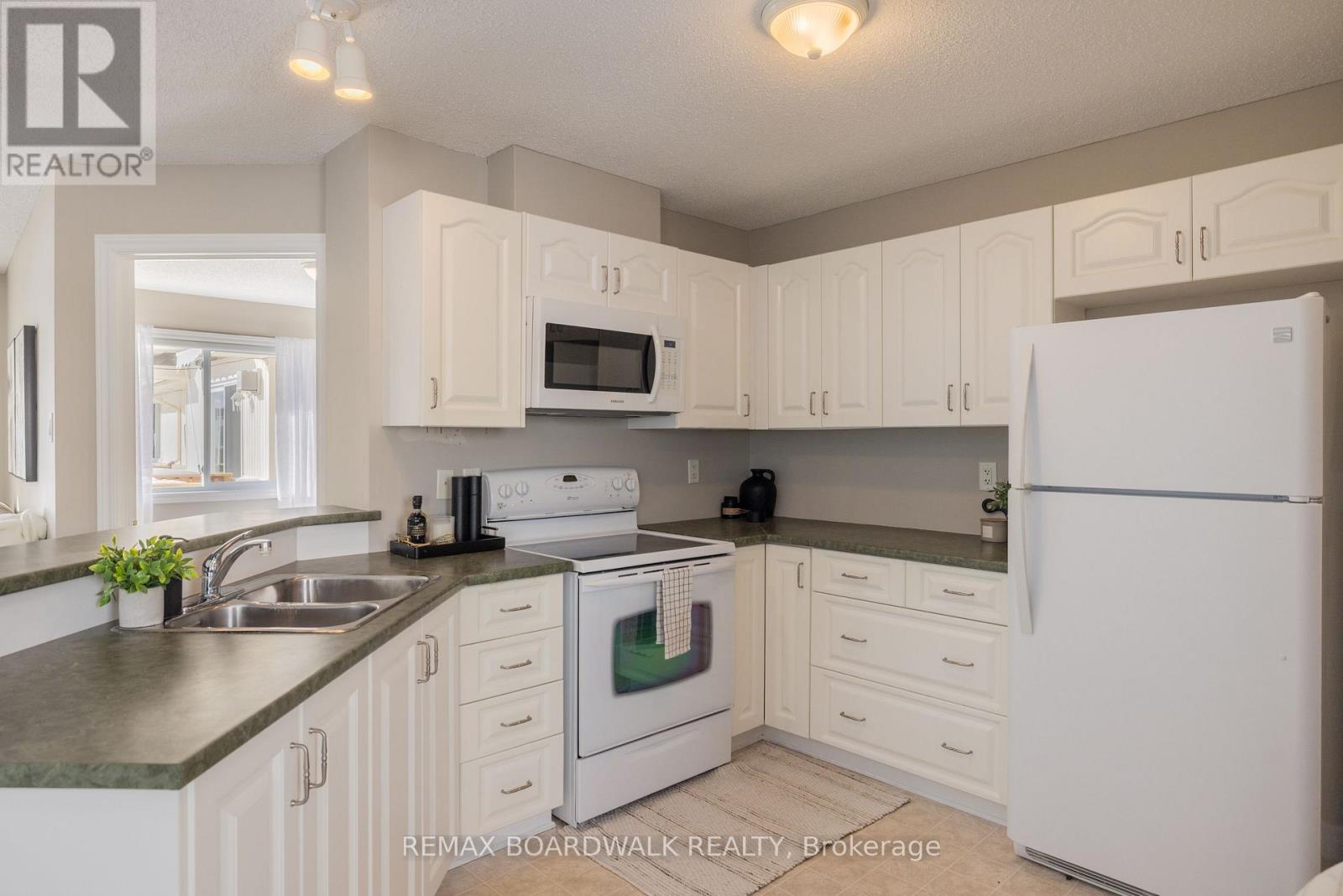 206 Oak Leaf Private, Ottawa, Ontario  K0A 2Z0 - Photo 5 - X13625980