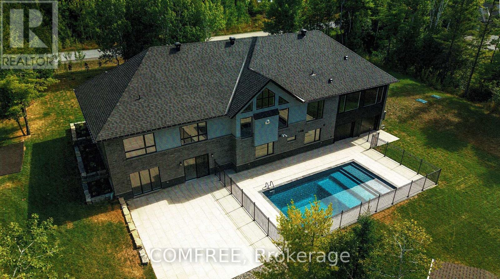 135 CHERRYHILL DRIVE, Ottawa, Ontario