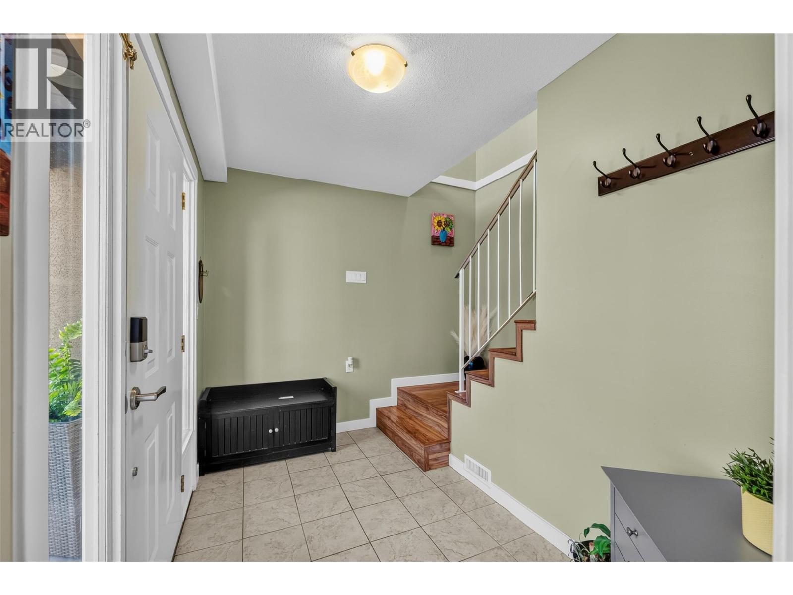 2045 Valleyview Drive, Kamloops, British Columbia  V2C 4C3 - Photo 6 - 10396378