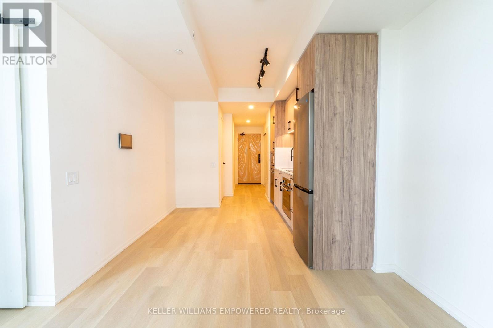 1210 - 109 ERSKINE AVENUE