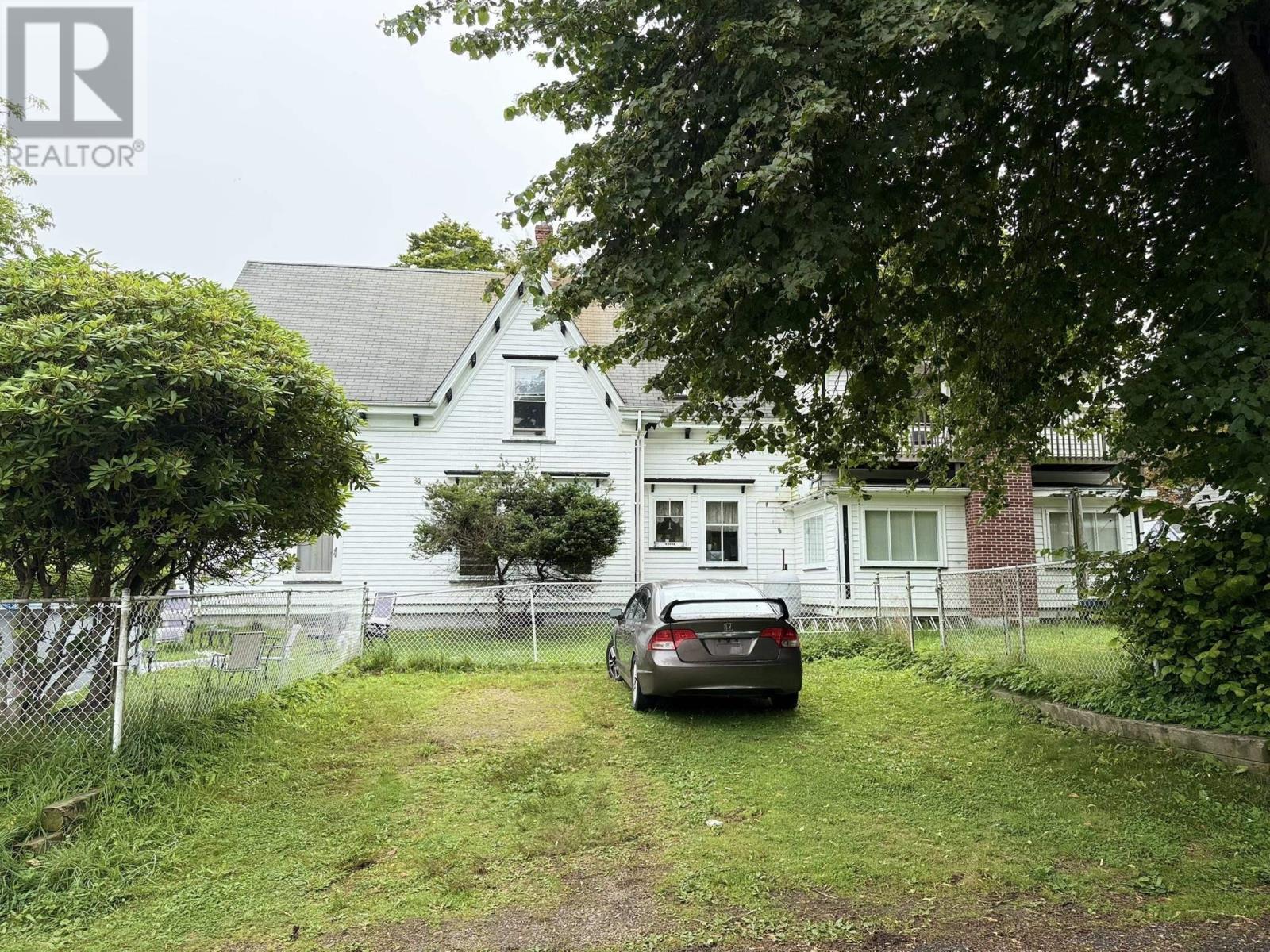 55 Forest Street, Yarmouth, Nova Scotia  B5A 3L7 - Photo 3 - 202619281