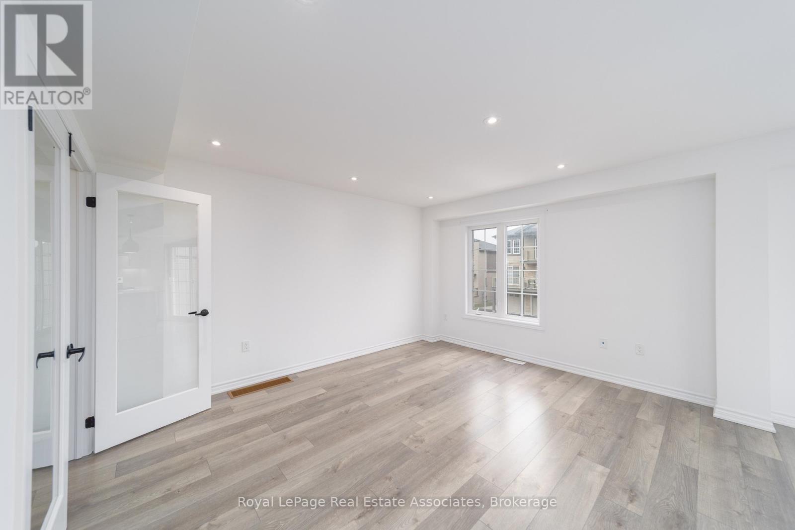 12 Hay Lane, Barrie, Ontario  L9J 0V5 - Photo 10 - S13626130