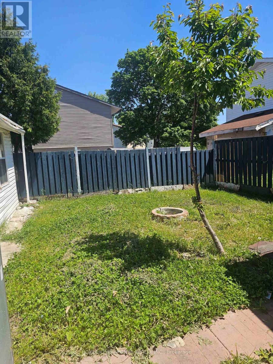 6 Gold Finch Court, Brampton, Ontario  L6S 2K7 - Photo 8 - W13626170