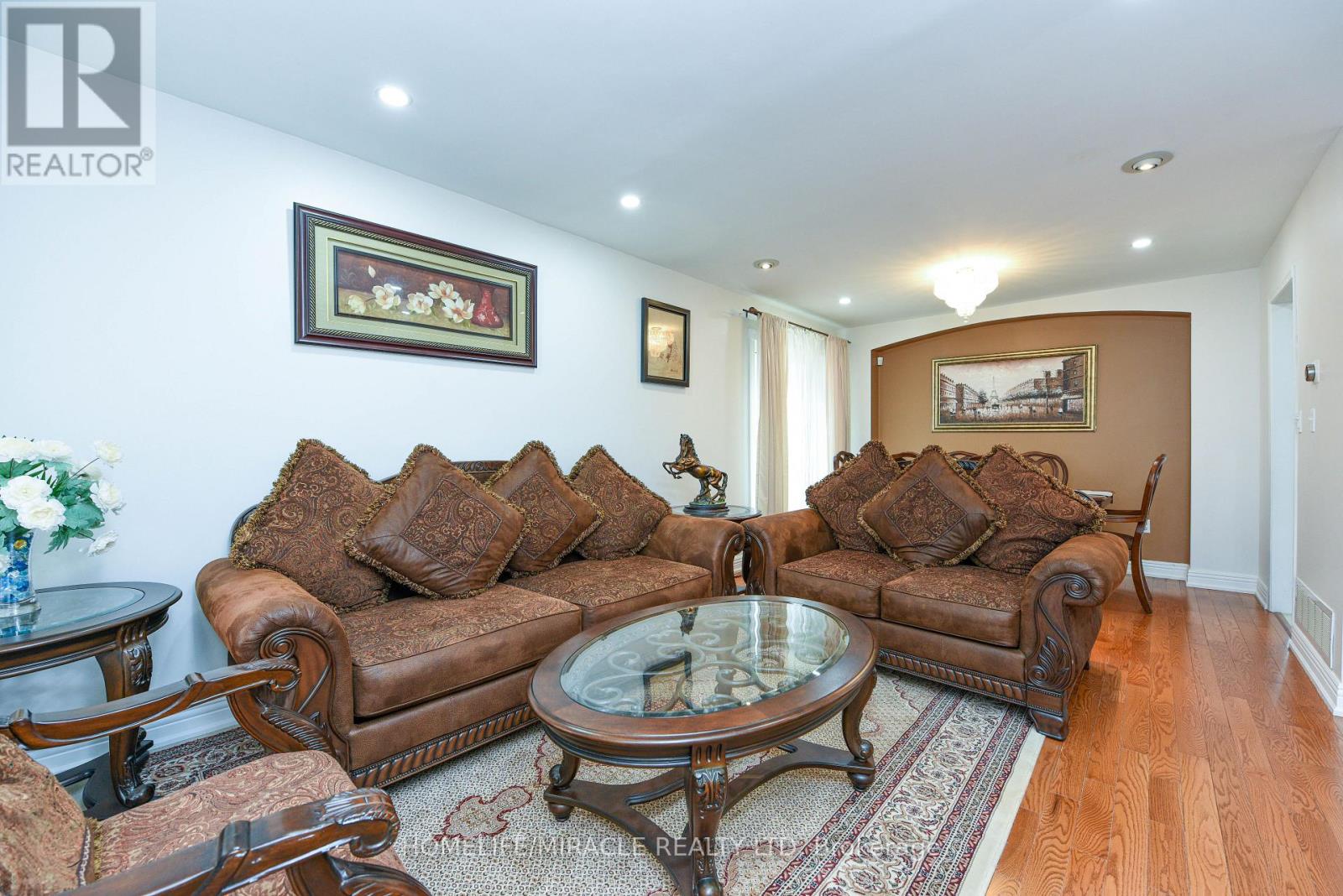 113 Seclusion Crescent, Brampton, Ontario  L6R 1K8 - Photo 4 - W13626196