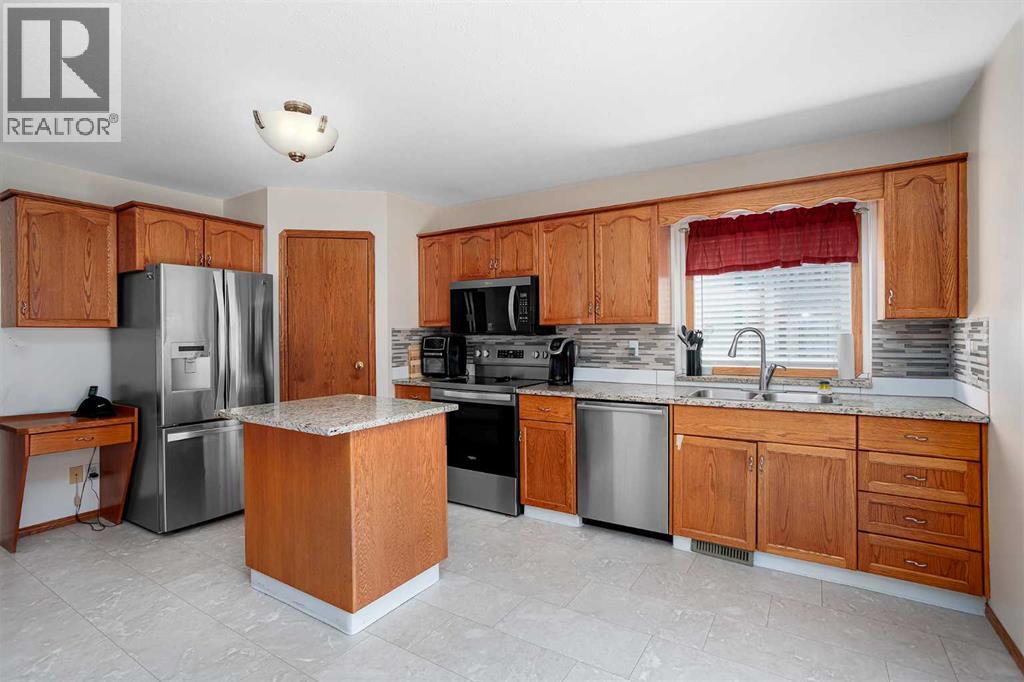 55 Edgewood Drive, Camrose, Alberta  T4V 4Z3 - Photo 5 - A2320983