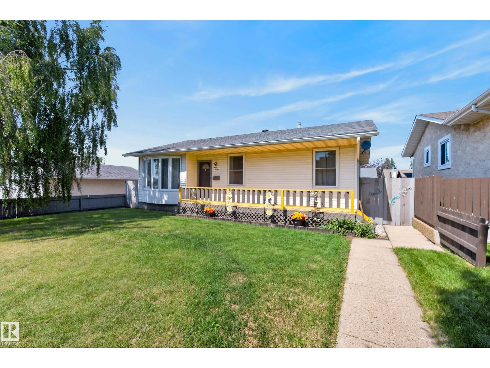 3612 18 Av NW, Edmonton, Alberta  T6L 3C2 - Photo 2 - E4501612