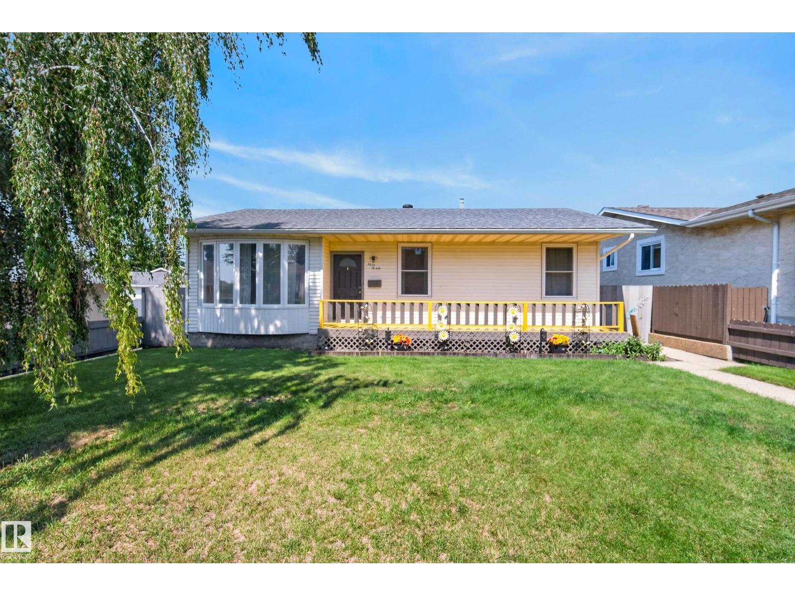 3612 18 Av NW, Edmonton, Alberta  T6L 3C2 - Photo 1 - E4501612