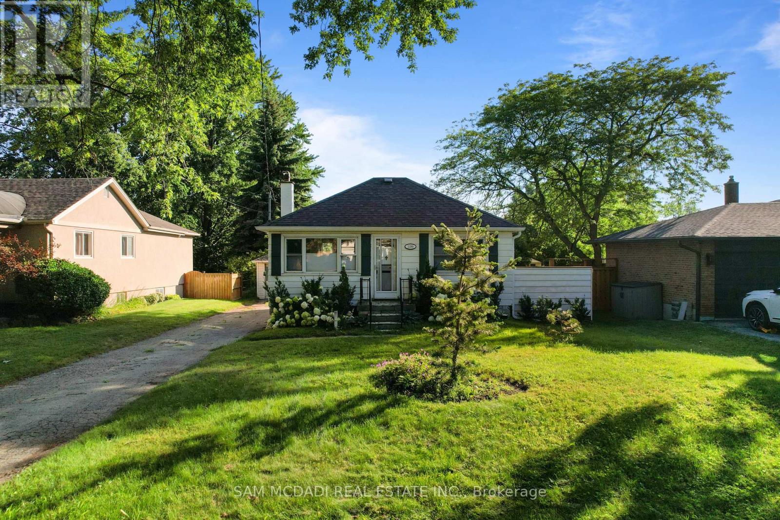 1088 Cherriebell Road, Mississauga, Ontario  L5E 2R3 - Photo 4 - W13603604