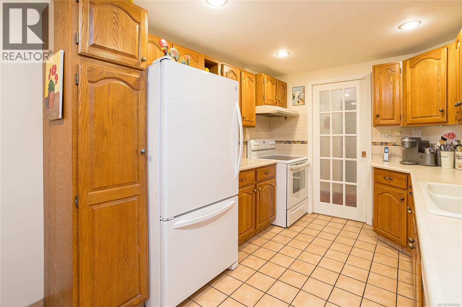 204 2119 Oak Bay Ave, Oak Bay, British Columbia  V8R 1E8 - Photo 19 - 1034564