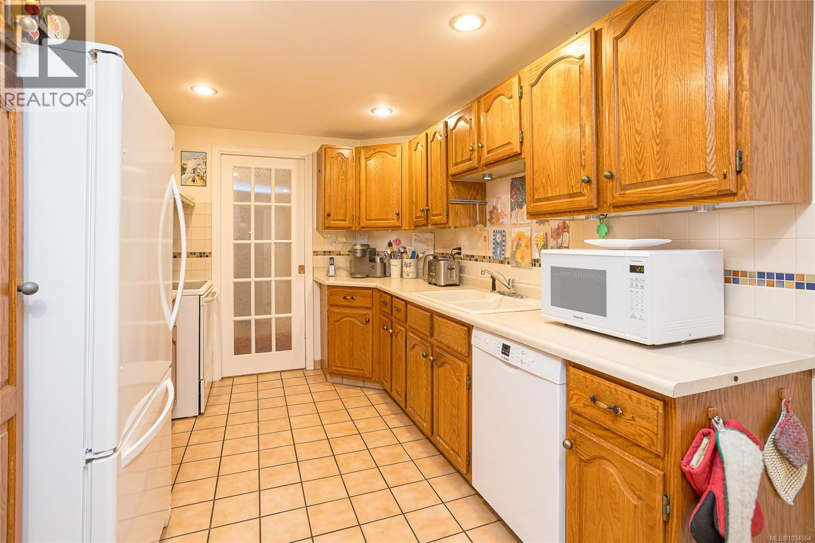 204 2119 Oak Bay Ave, Oak Bay, British Columbia  V8R 1E8 - Photo 18 - 1034564