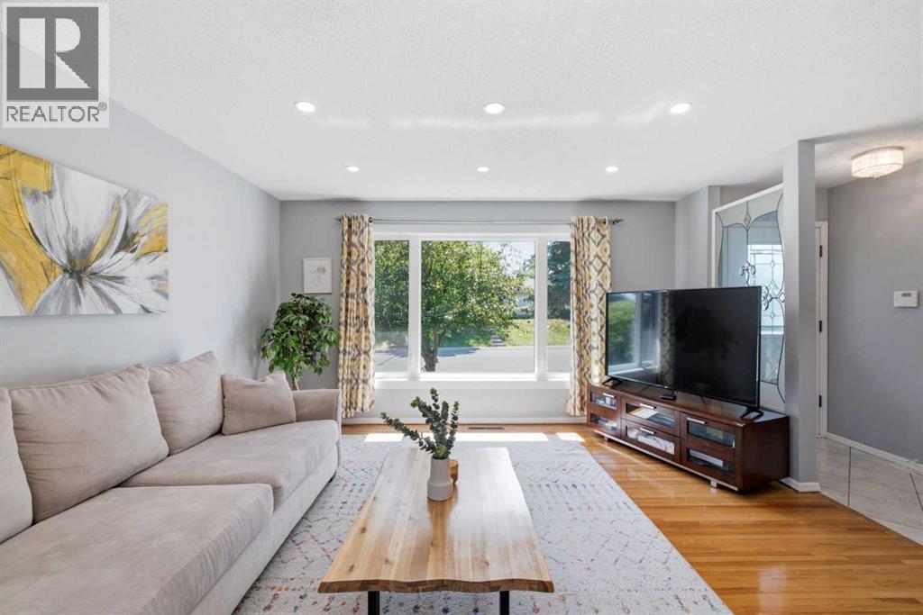 5008 Valiant Drive NW, Calgary, Alberta  T3A 0Y5 - Photo 8 - A2332704